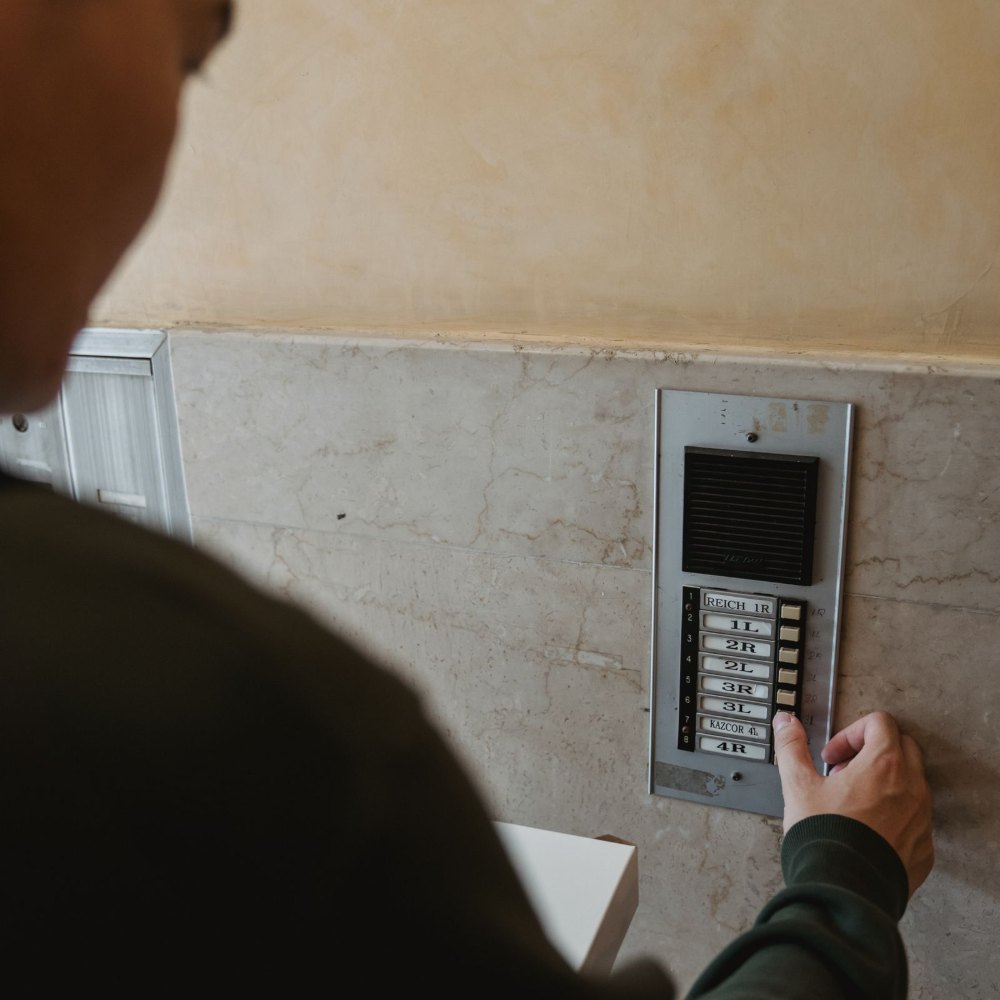 [DAL-SRV-ELEC-023] Replace Intercom Handset